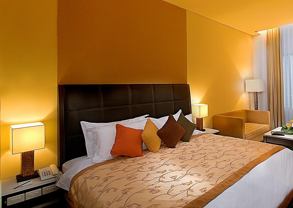 Golden Flower By Kagum Hotels Бандунг Экстерьер фото