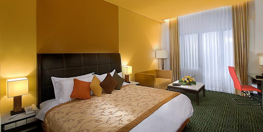 Golden Flower By Kagum Hotels Бандунг Экстерьер фото