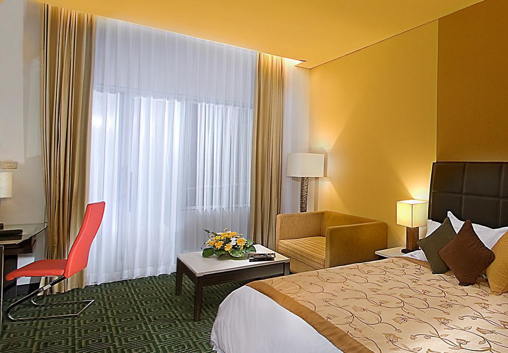 Golden Flower By Kagum Hotels Бандунг Экстерьер фото